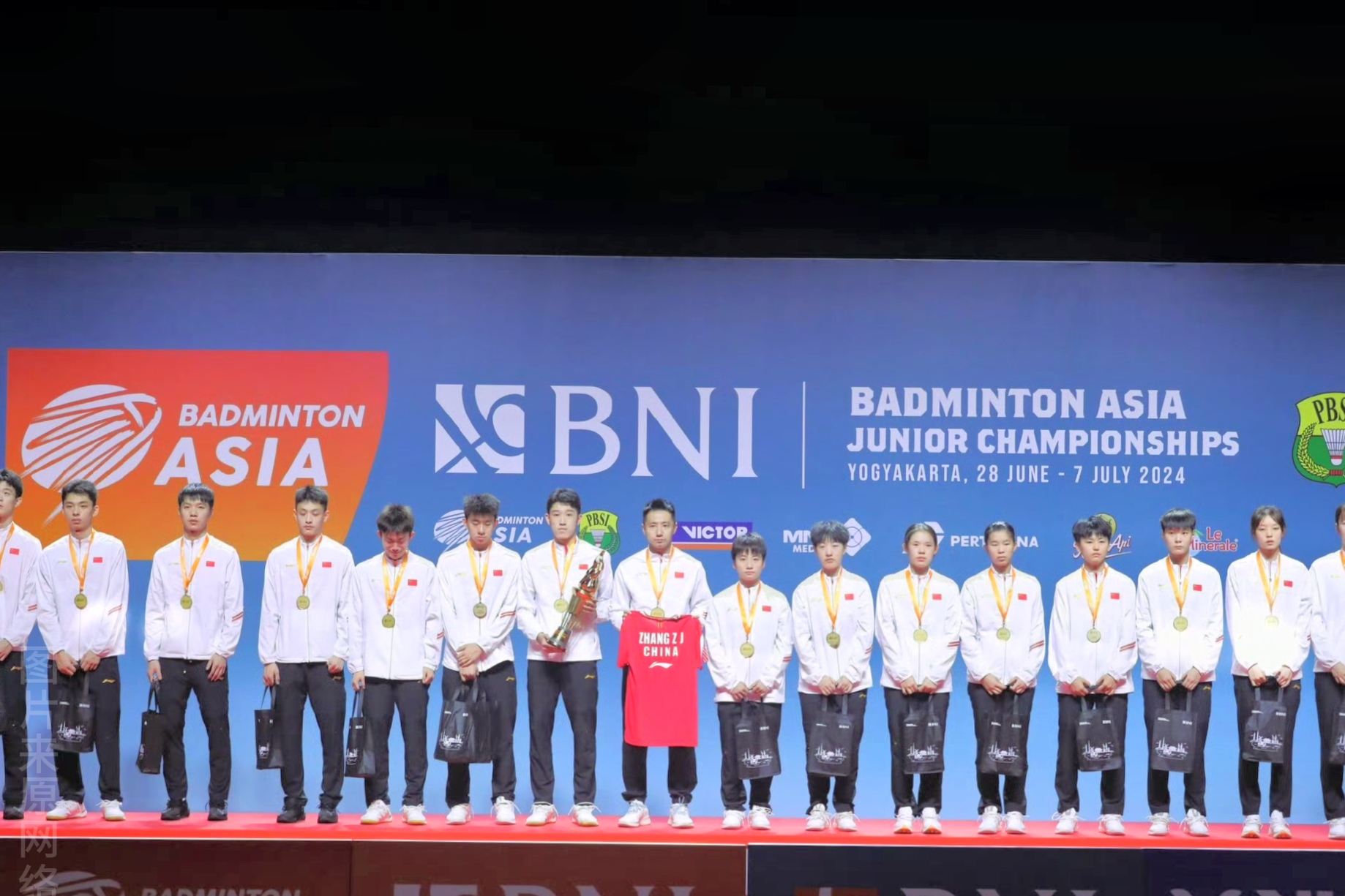 开云体育官网-羽毛球总决赛即将打响，冠军归属成谜