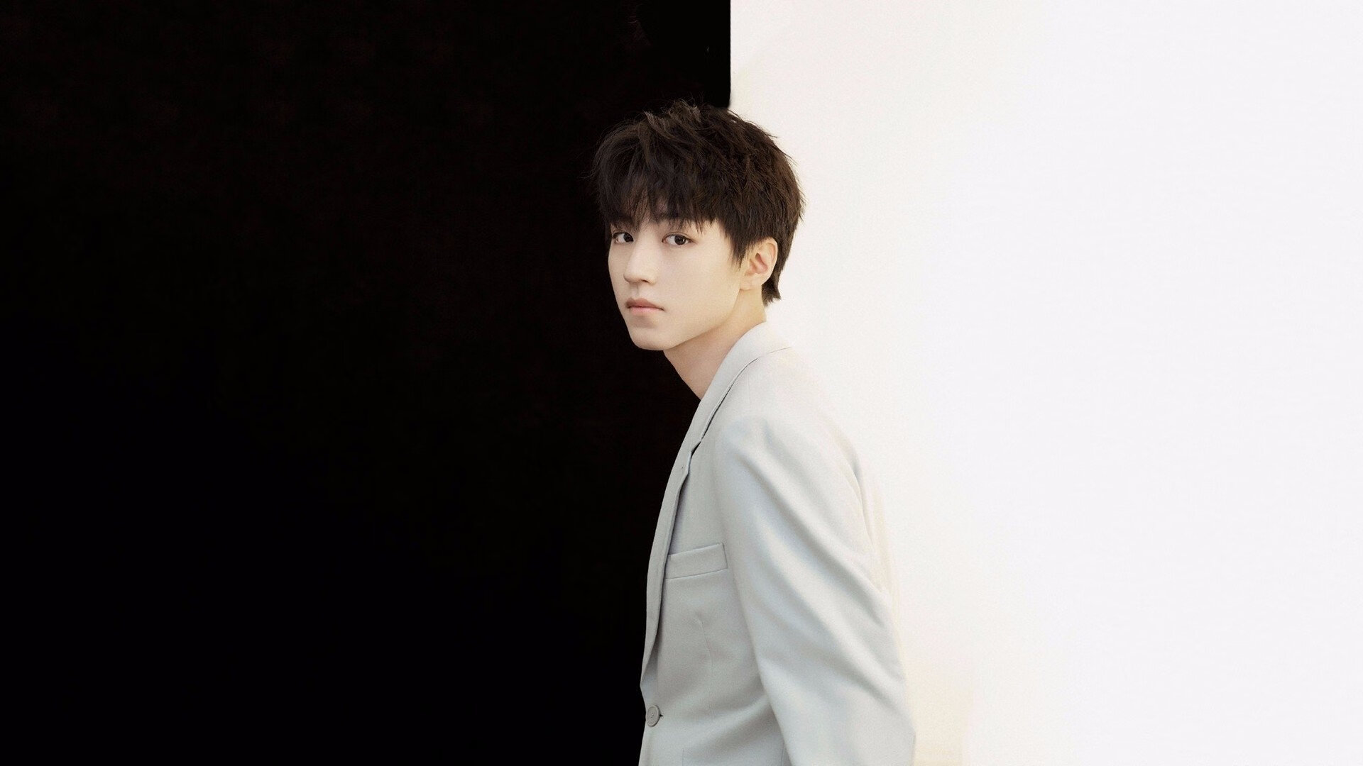 跨界奇迹之夜,当山西篮球遇上F1赛车,东契奇用方向盘创造历史