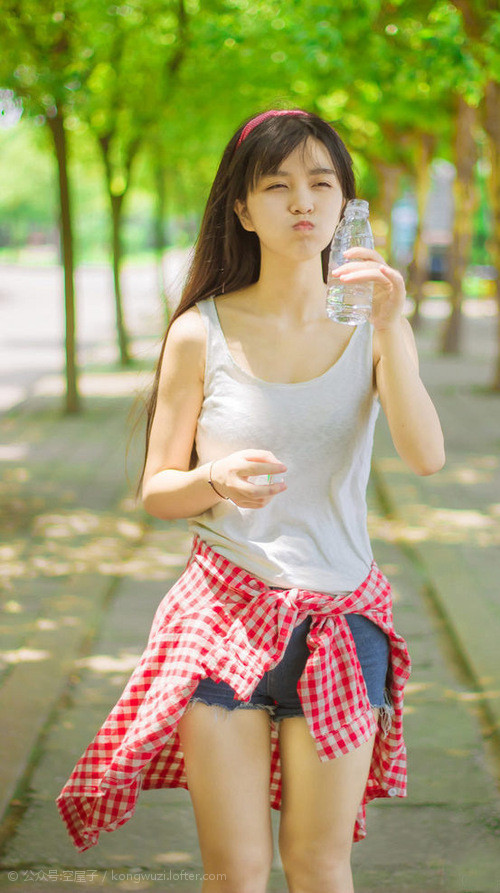 开云体育app-蓝衣孤骑震东瀛，2026半决赛，塔雷米用一人之力改写世界杯剧本